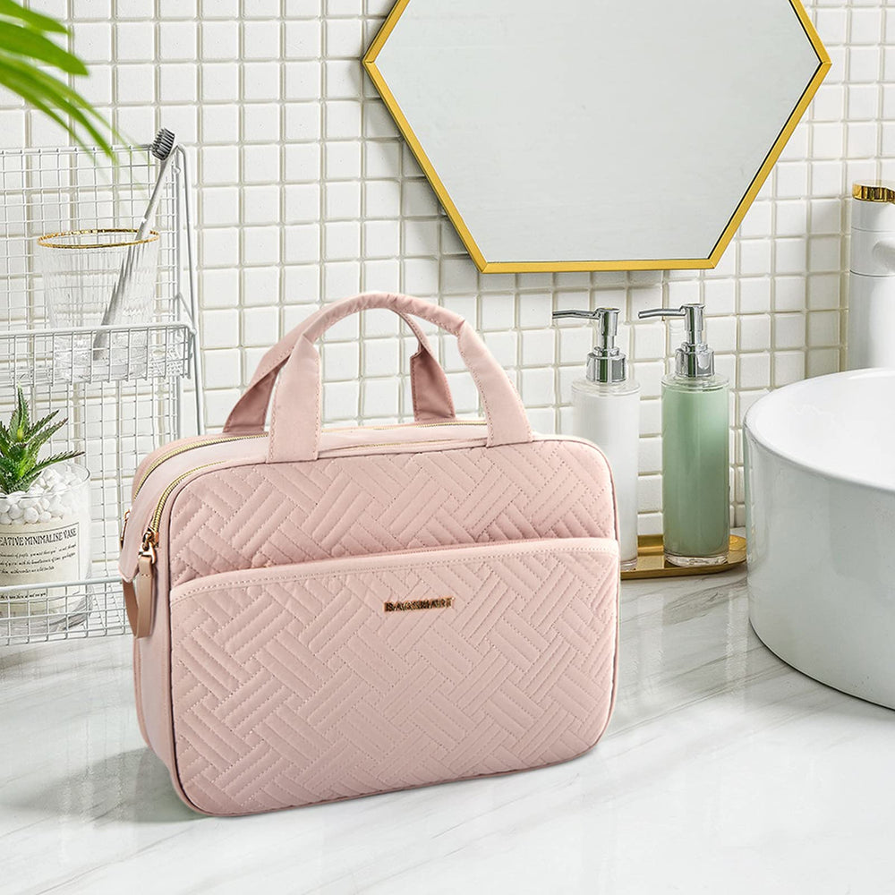BAGSMART dry-wet pocket helps manage towels and toothbrushes cleanly.