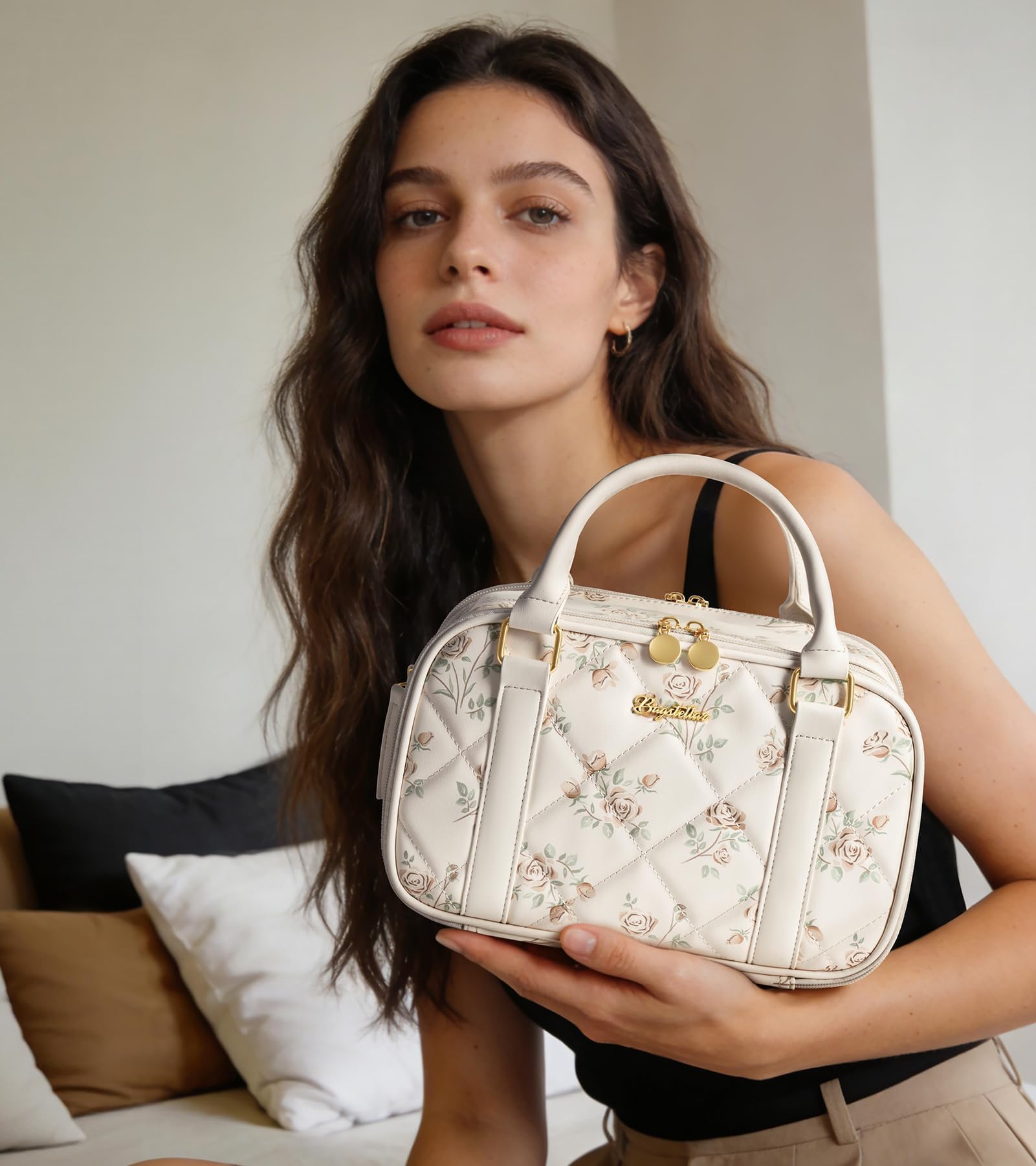 Bagstellar top-opening design with dual zippers for quick access.