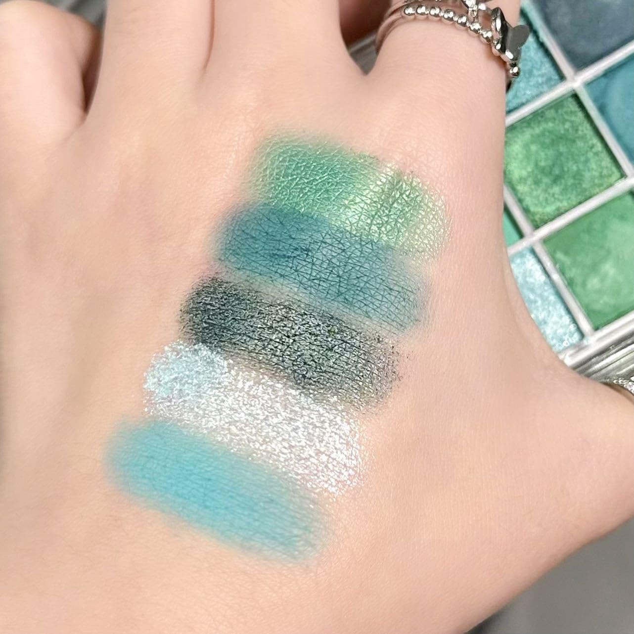 BAISEN DIARY Avocado Green glitter highlights for bold party accents