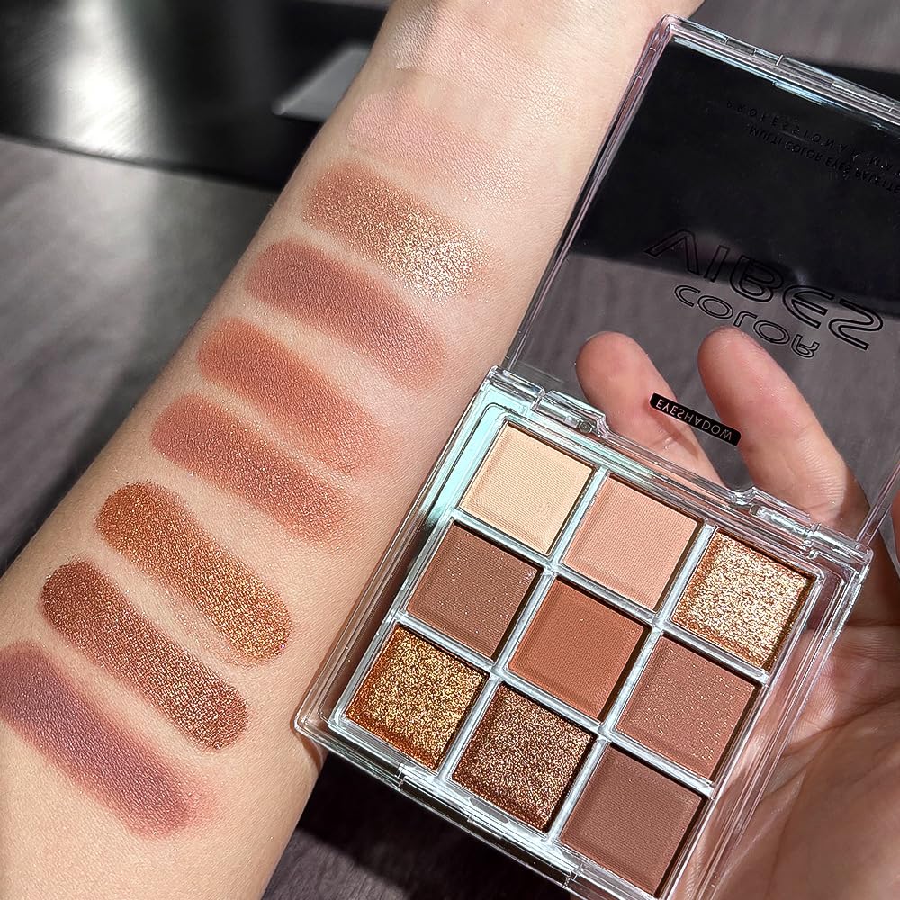 BAISEN DIARY bronze shimmer adds warmth to evening looks.