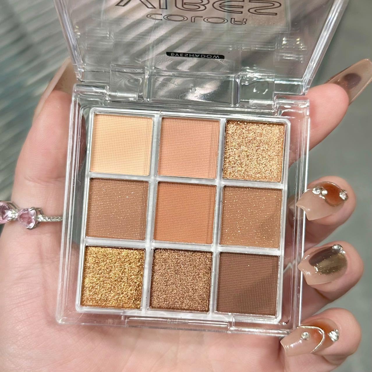BAISEN DIARY champagne glitter adds radiant highlight.