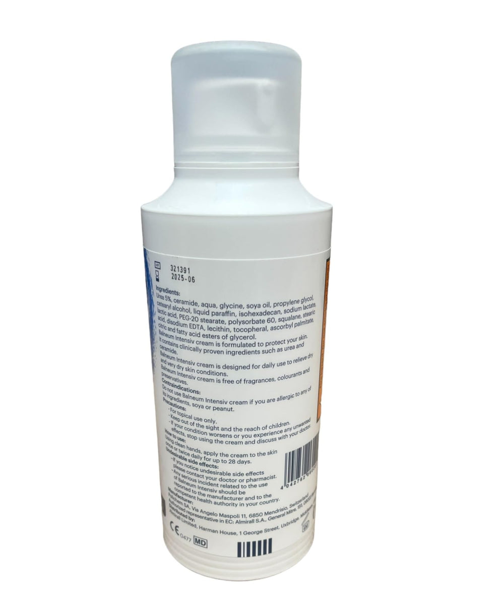 Balneum Intensiv Cream applied to hand demonstrates easy daily use.