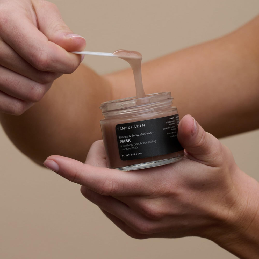 BAMBU EARTH bilberry close-up highlighting antioxidant-rich berries for hydration
