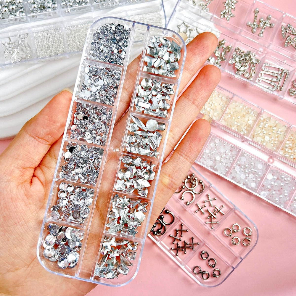 BANA ART box 7 shows durable metal and resin pieces for lasting shine