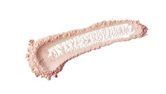 Application de BareMinerals Mineral Veil, contrôle de la brillance sans surcharge.