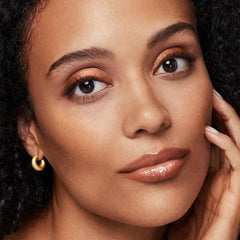 bareMinerals Mineralist Eyeshadow Warmth application on eyelid for crease-proof, long-lasting color
