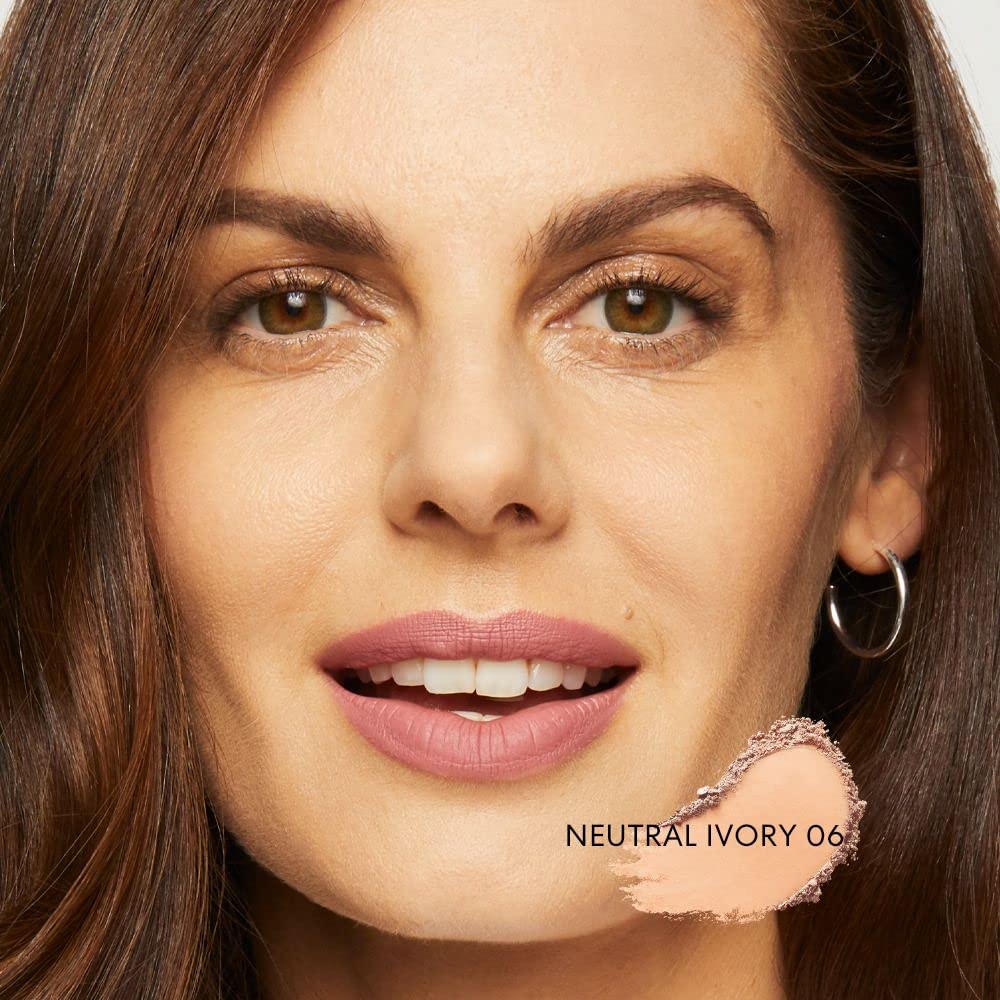 BareMinerals application scene shows breathable coverage.