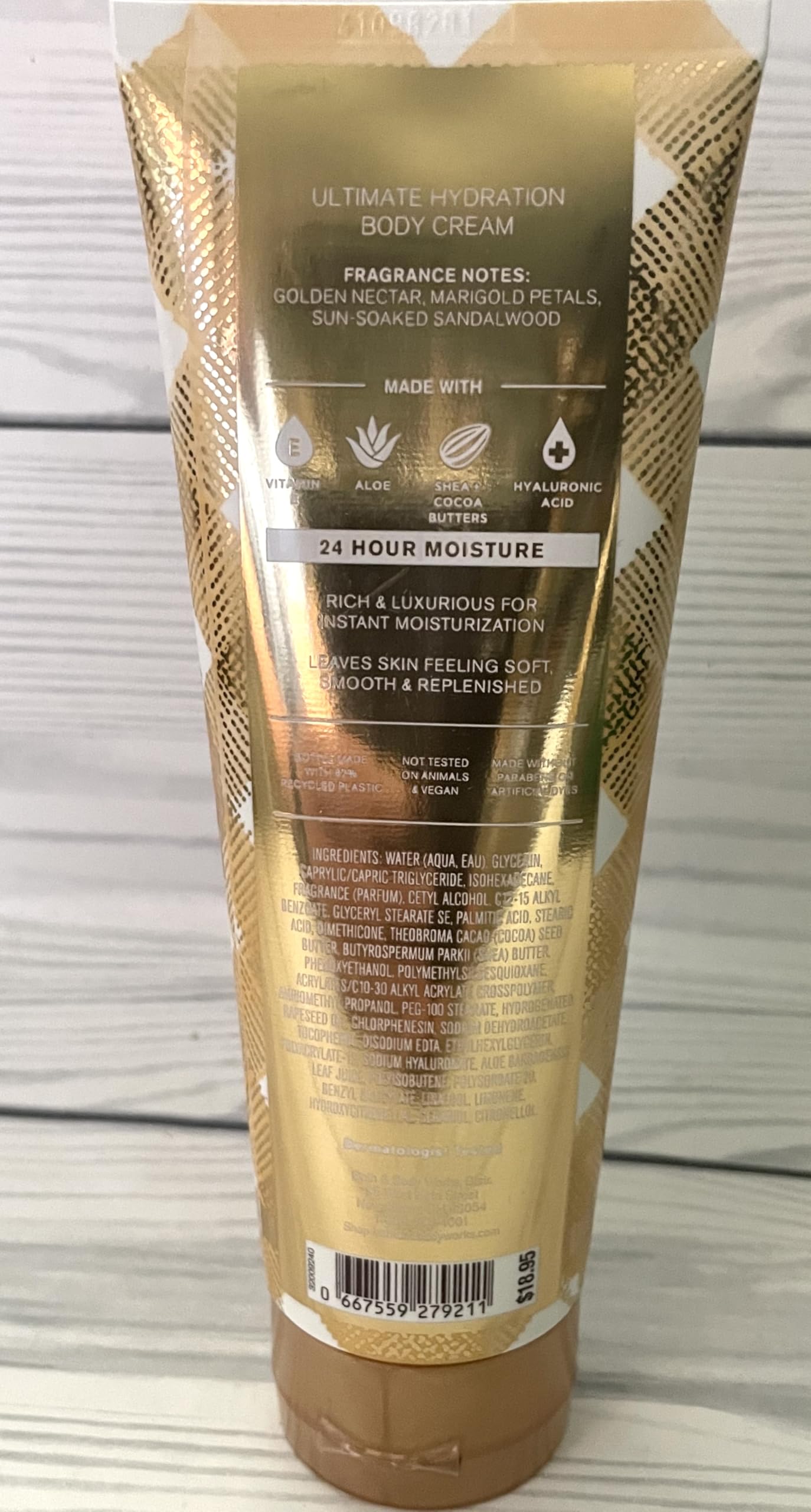 Bath & Body Works Gingham Glow close-up of fragrance notes with golden nectar and sandalwood.