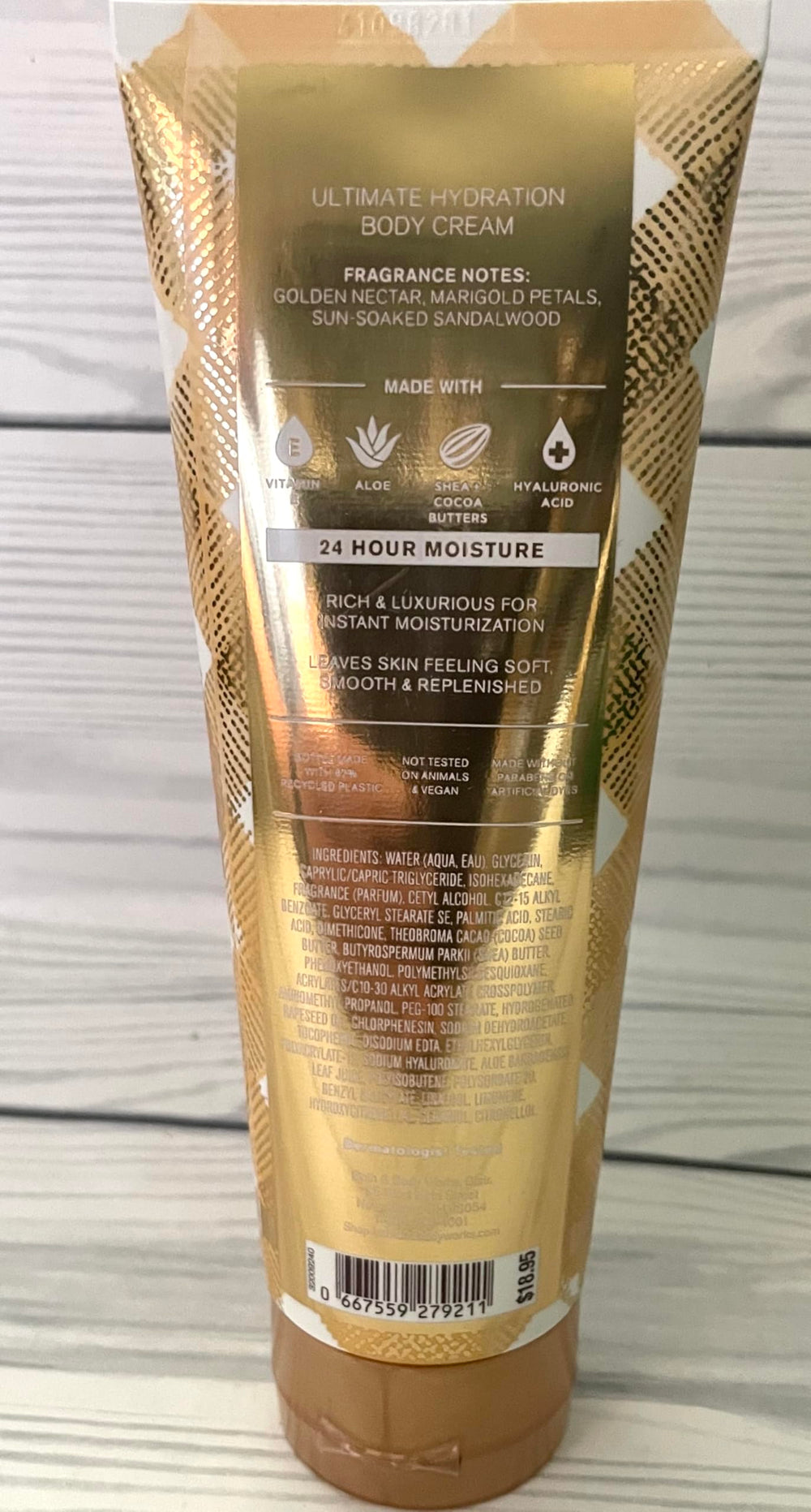 Bath & Body Works Gingham Glow close-up of fragrance notes with golden nectar and sandalwood.