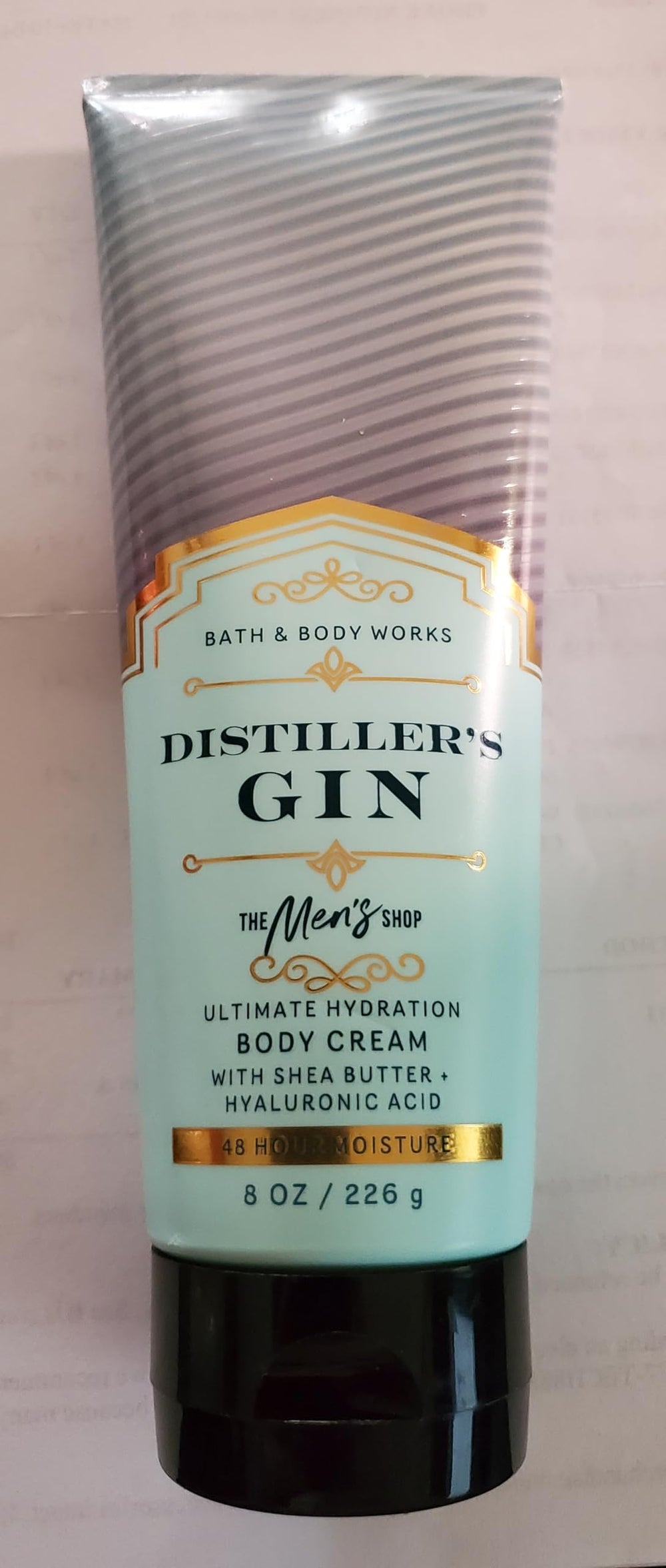 Bath & Body Works Distiller's Gin packaging close-up showing juniper citrus notes.