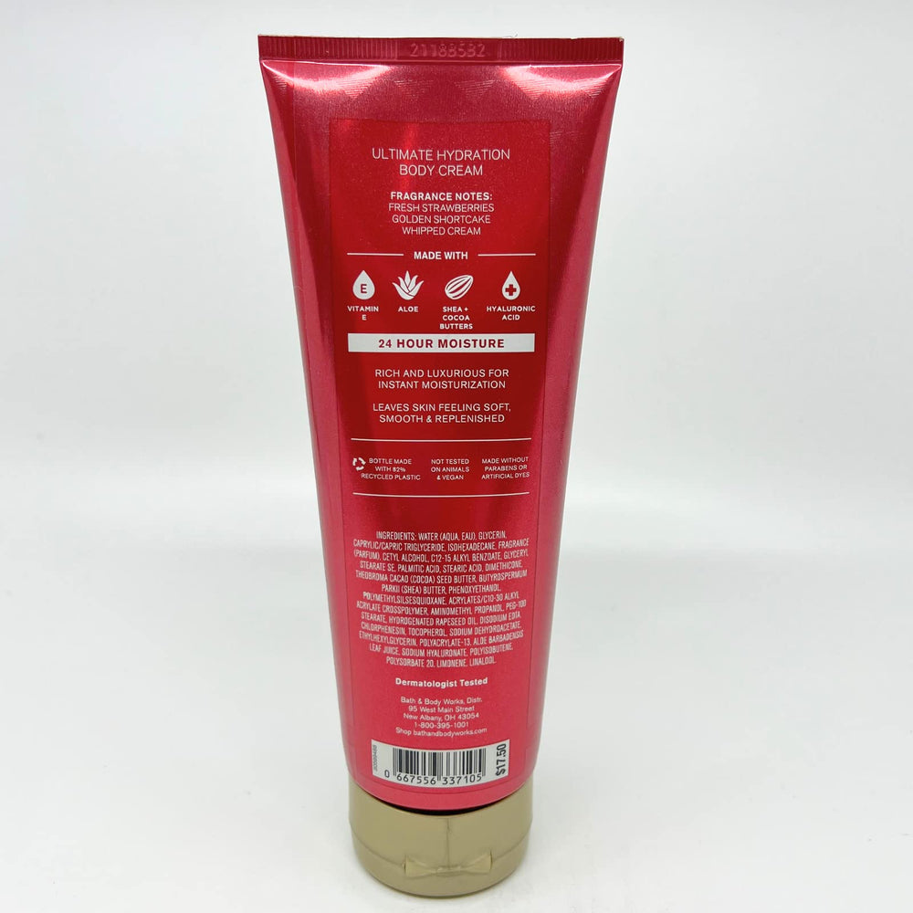 Bath & Body Works Strawberry Pound Cake packaging close-up, ideal gift or self-care duo.