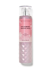 Bath & Body Works Strawberry Snowflakes bottle pour for a light, refreshing fragrance.