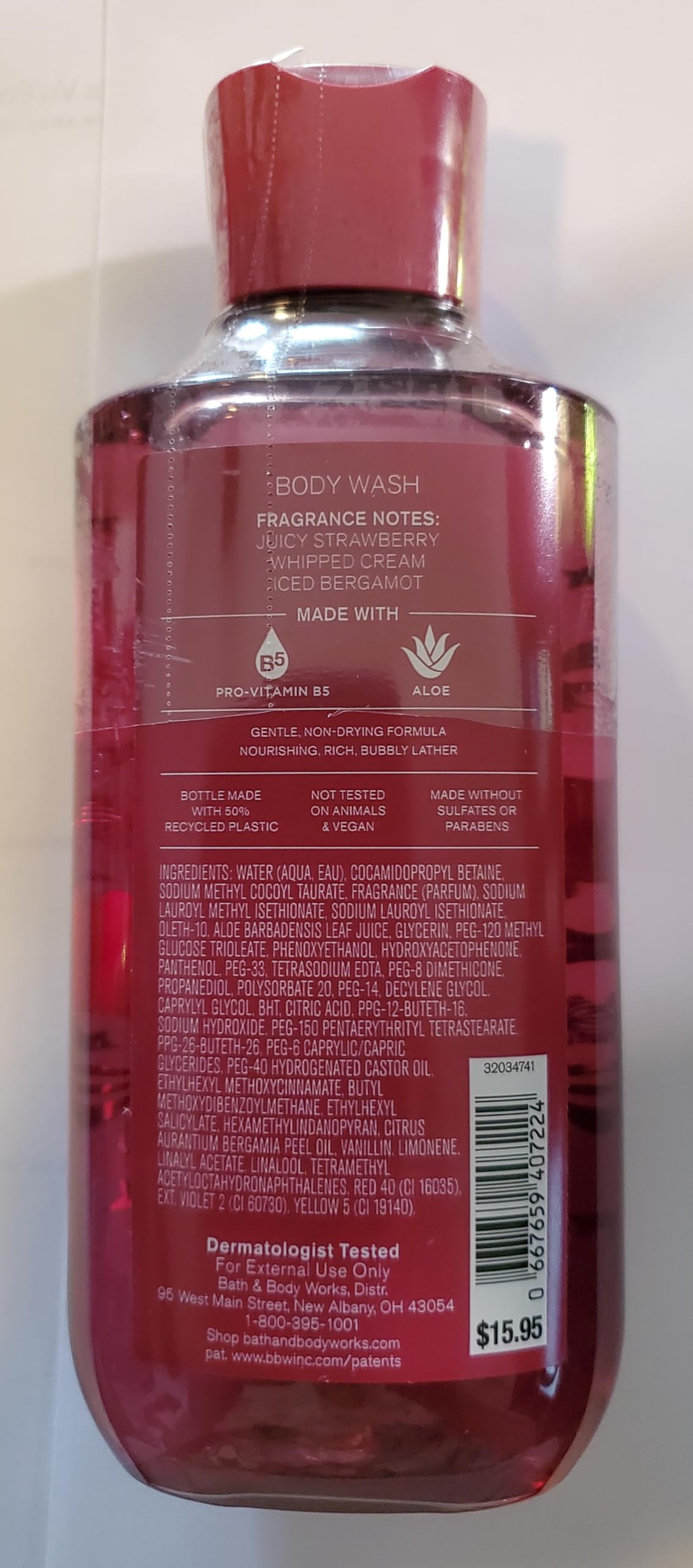 Bath & Body Works Strawberry Snowflakes foam image; luxurious lather for spa-like experience.
