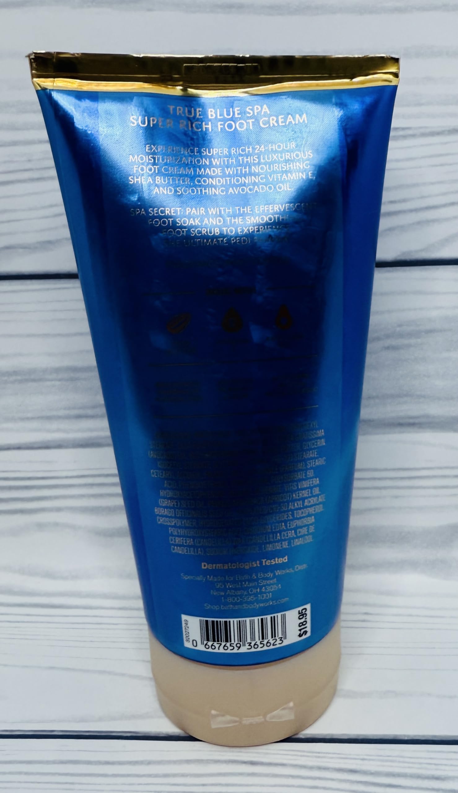 Texture close-up of Bath & Body Works True Blue Spa Foot Cream highlights creamy hydration.