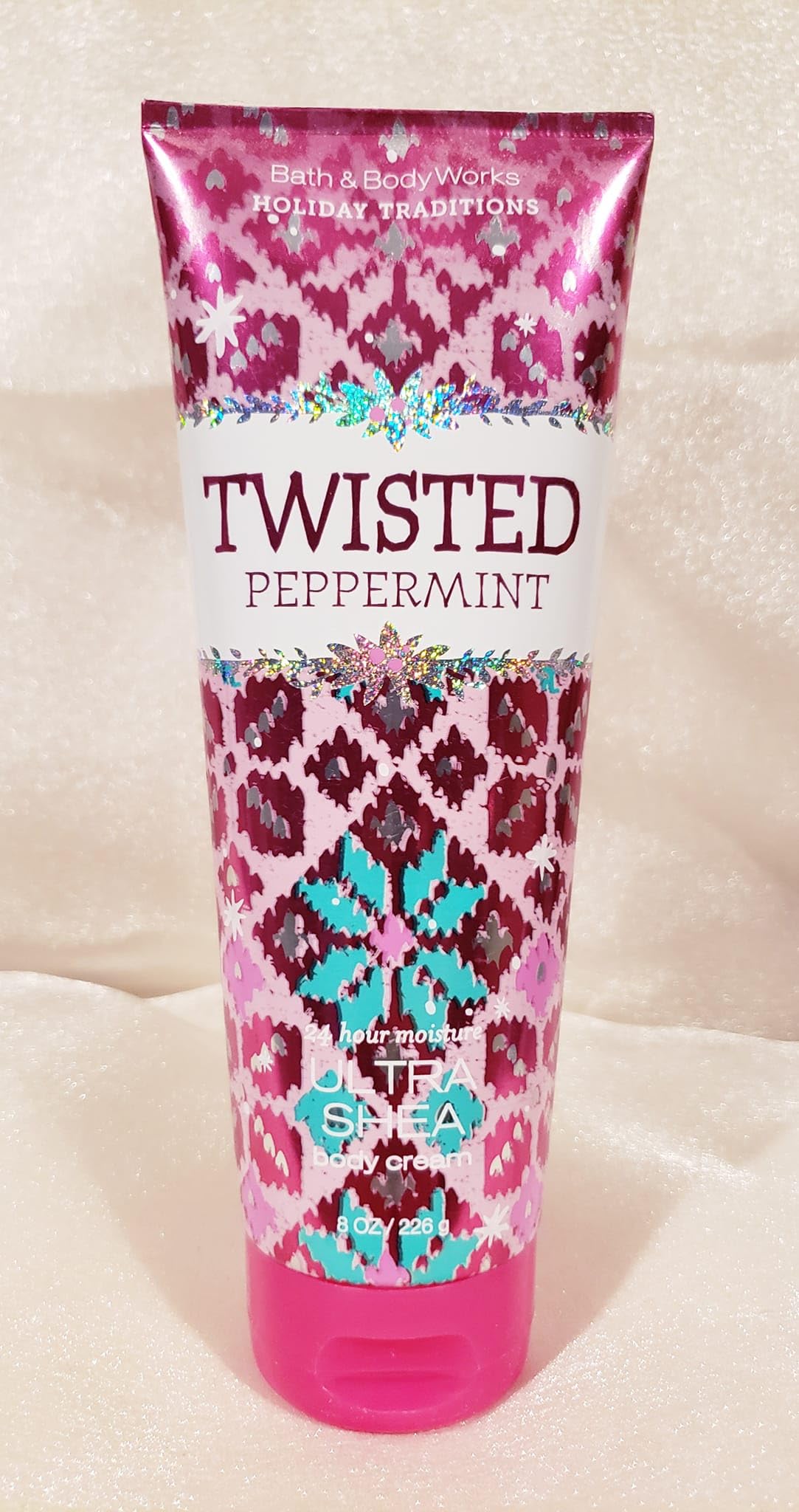 Bath and Body Works Twisted Peppermint 8 oz aroma notes of peppermint and vanilla buttercream.