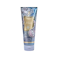 Bath & Body Works Ultimate Hydration Body Cream Snowflakes and Cashmere jar provides rich moisture for daily pampering.