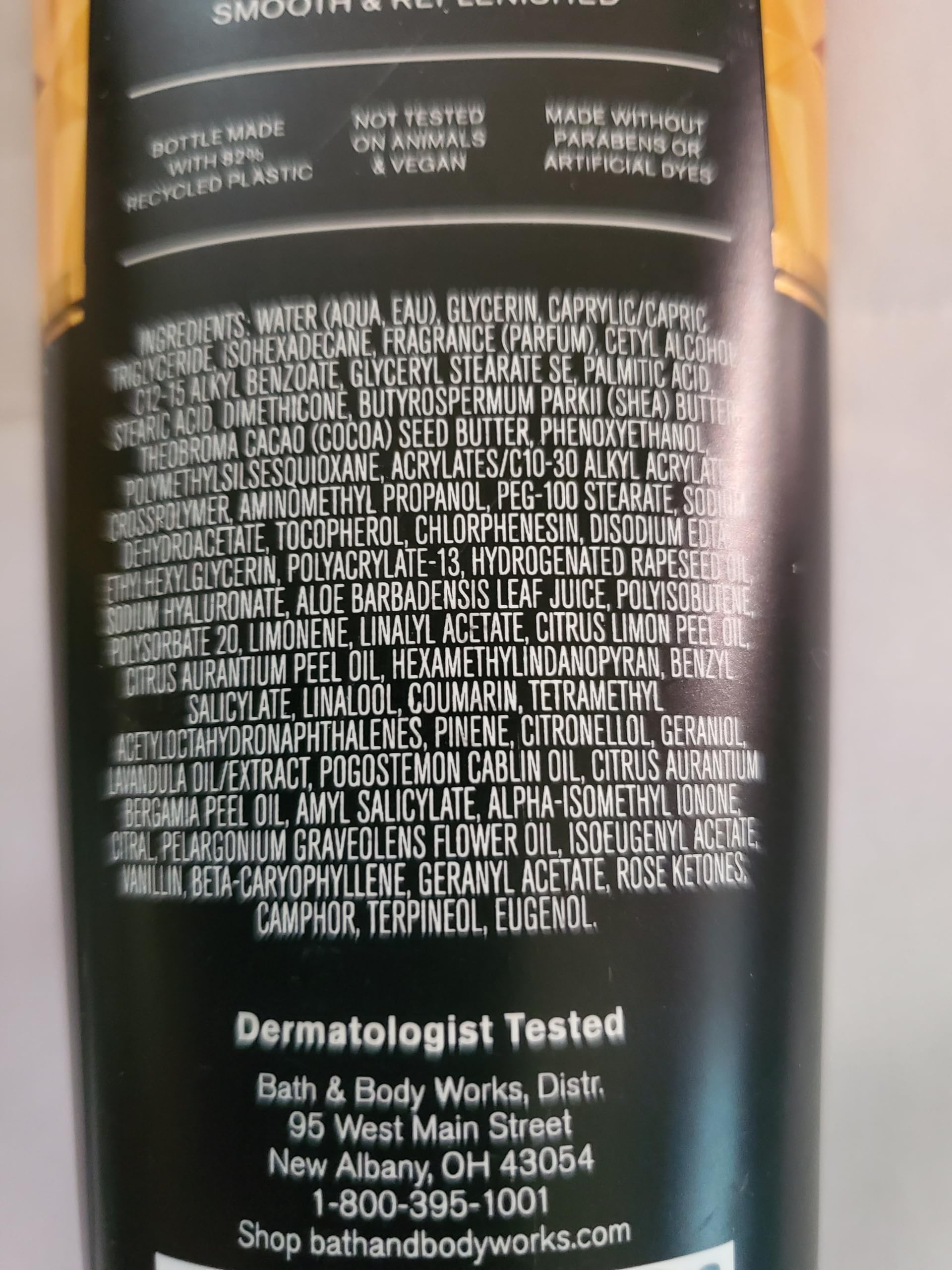 Bath & Body Works Whiskey Reserve body wash pour emphasizing Pro-Vitamin B5 and Aloe for hydration.