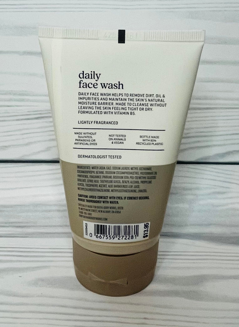 Close-up of Bath & Body Works label highlighting vitamin B5 and aloe benefits.