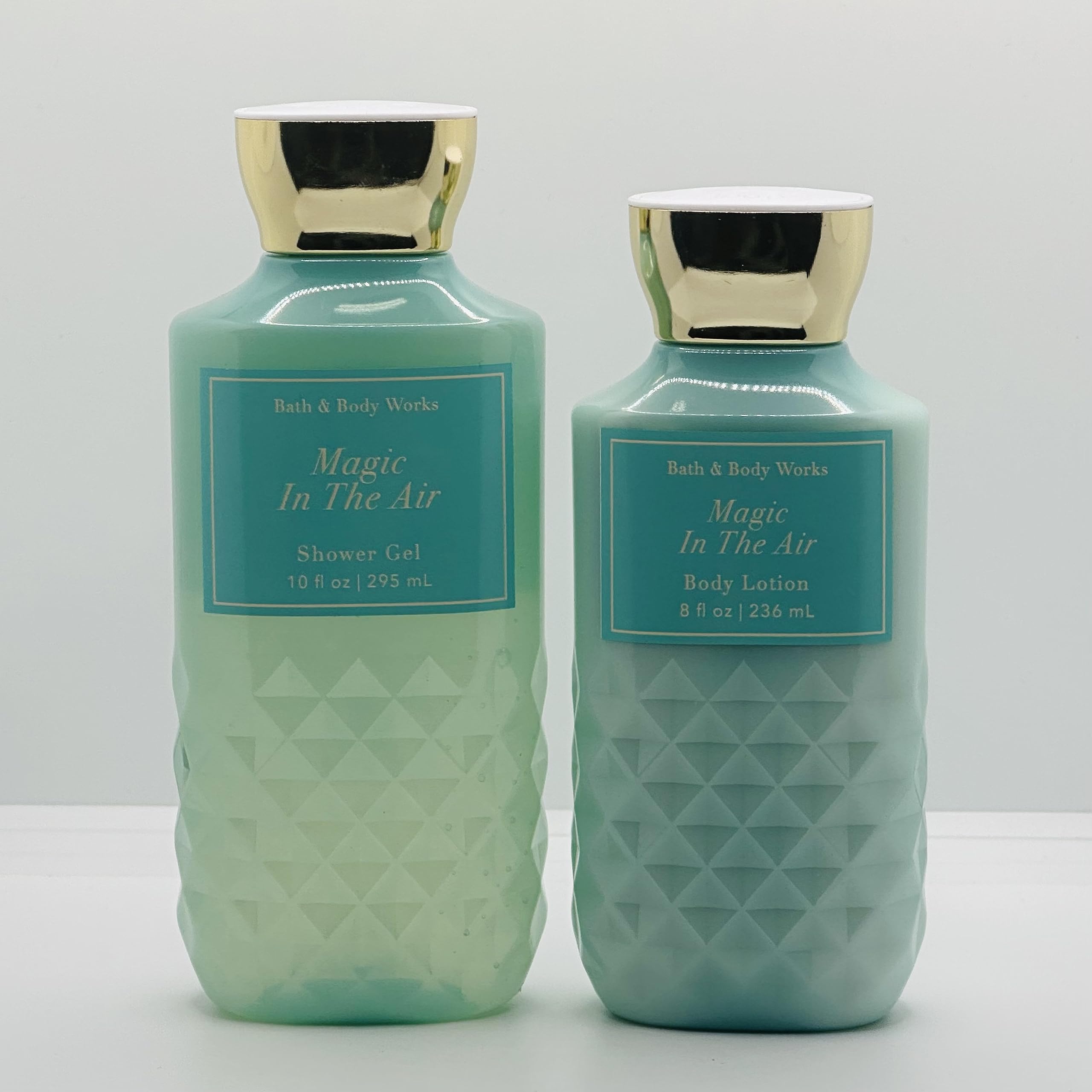 Closeup of Bath & Body Works Magic In The Air gift set components