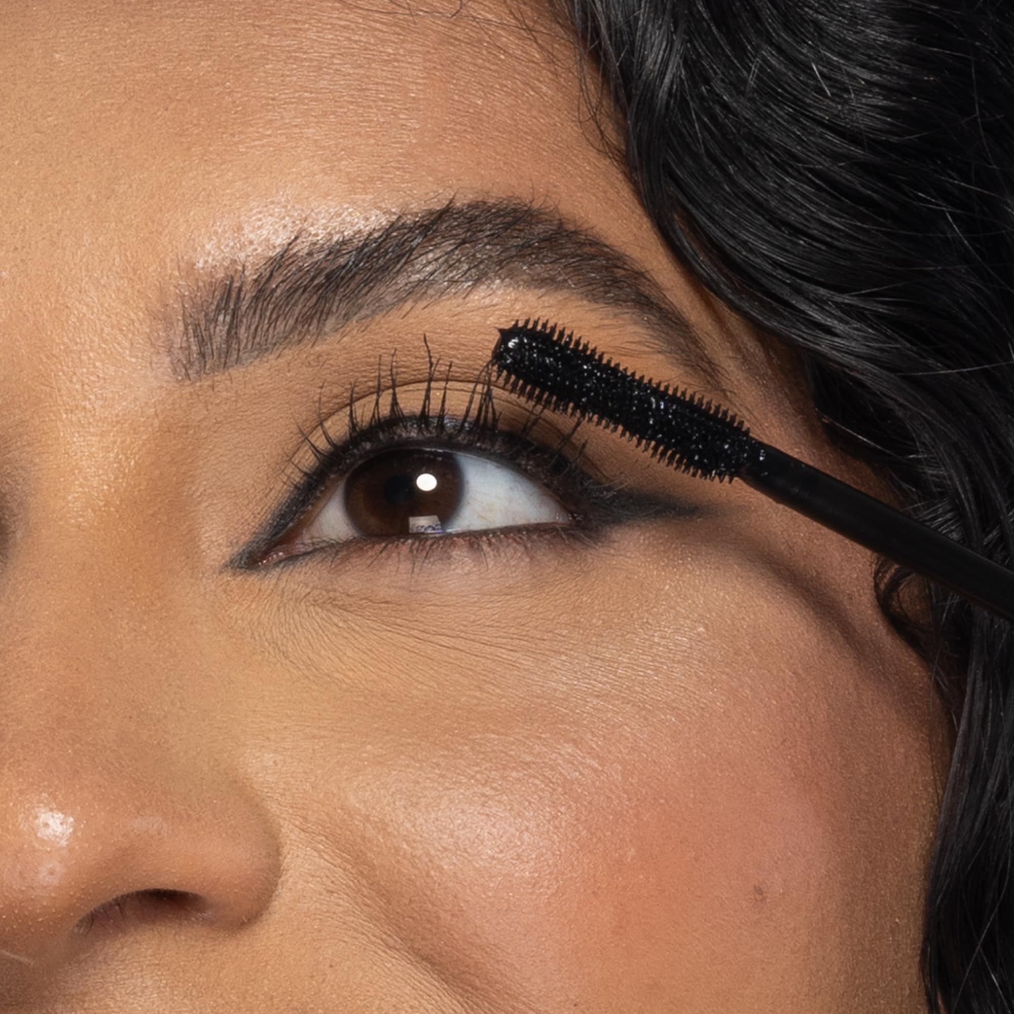 BDB Forever Lash Mascara brush detail highlights even coat delivery.