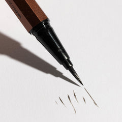 BDB Raising Brows natural-definition-buildable creates hair-like texture that blends smoothly.