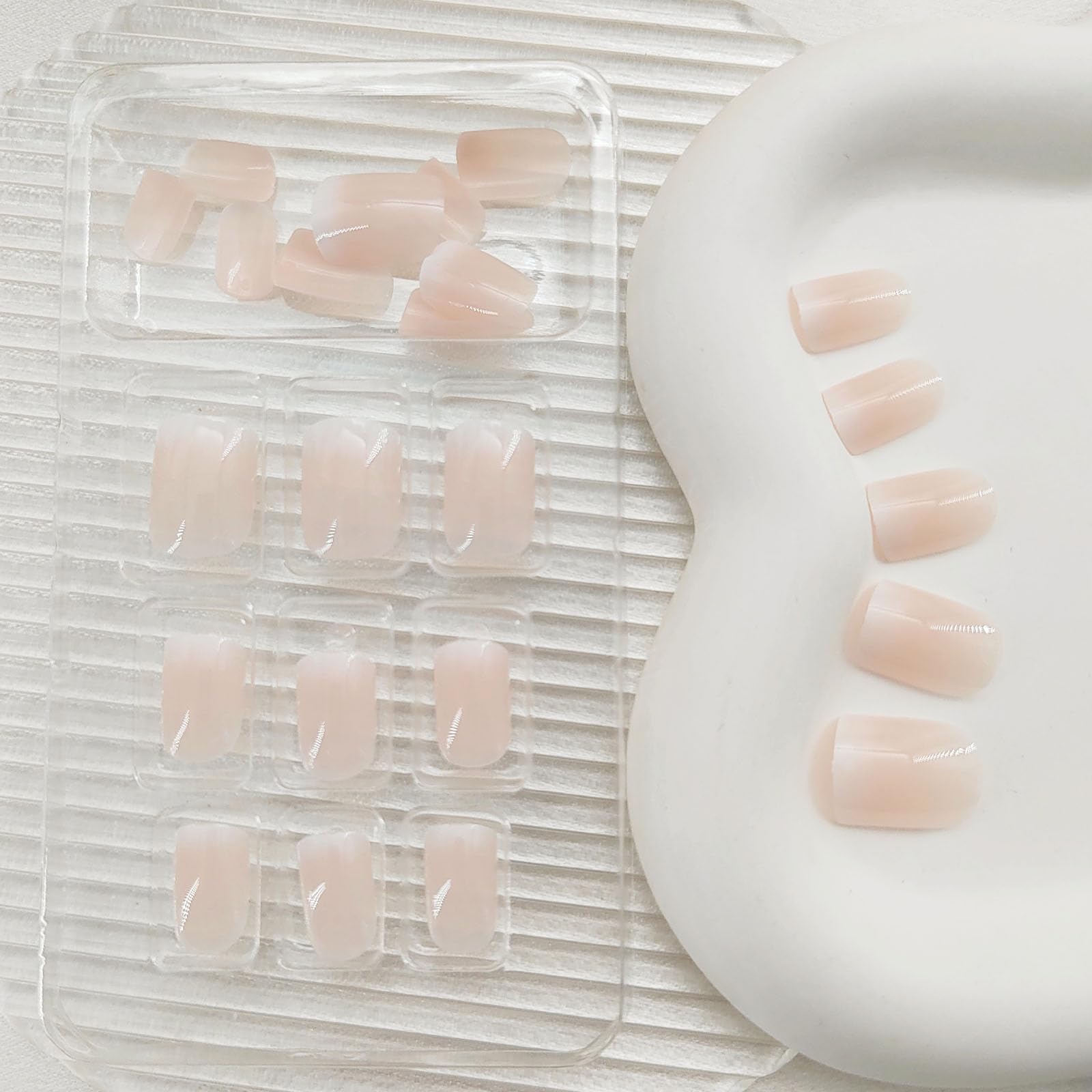 BDKAIWU glossy French-tip press-ons deliver a party-ready, stylish look.