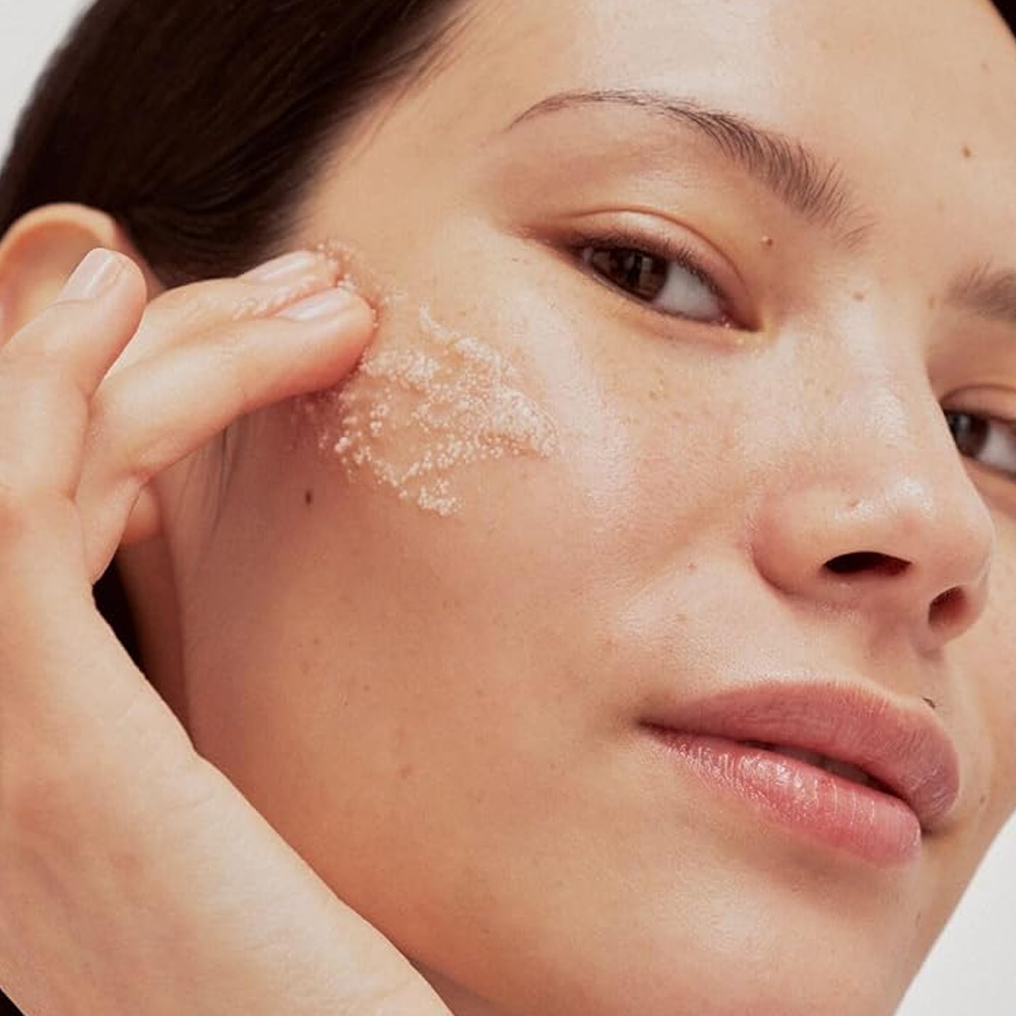 Beauty Pie Le Masque Micro-Caviar jar texture shows silk-rich oil-in-serum feel.