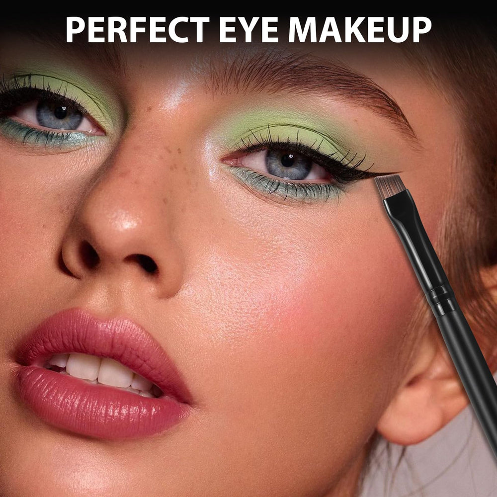 BeautyFactor Angled Eyeliner Brush Set brow and eye detailing in one multi-use tool.