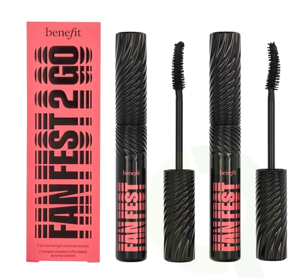 Benefit Fan Fest Mascara full-size brush delivers corner-to-corner lift and definition.