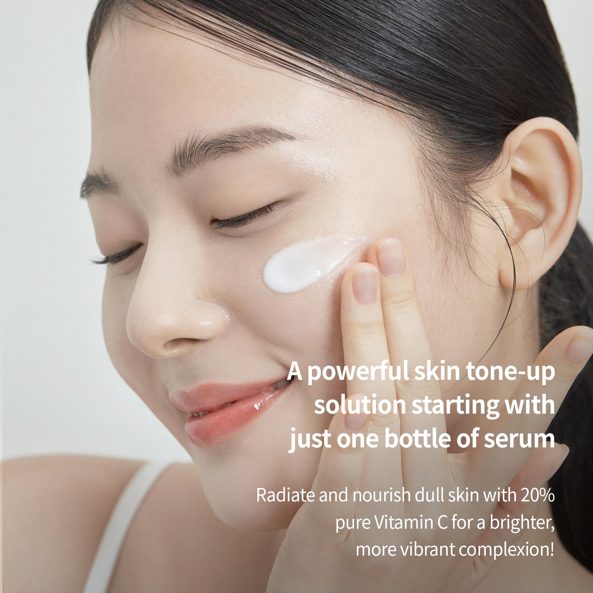 BENTON Vitamin C Serum, ingrédients clés apportant éclat et hydratation.