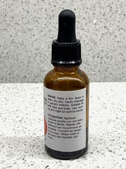 Tomato seed oil texture close-up reveals smooth, fast-absorbing hydration.
