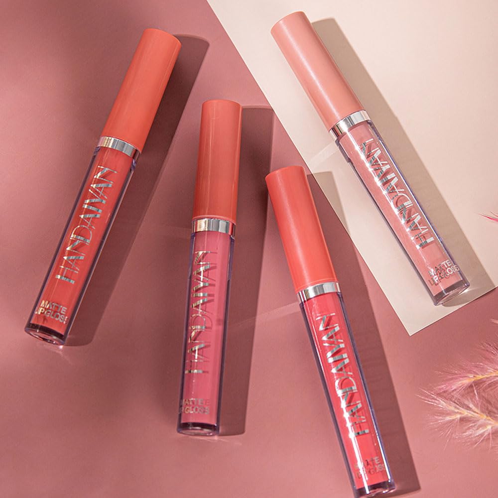 BestLand 3Pcs Matte Lipstick on lips demonstrates non-sticky hydration