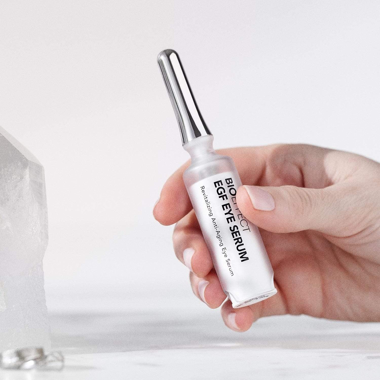 BIOEFFECT EGF Eye Serum depuffs with built in rollerball on contact.