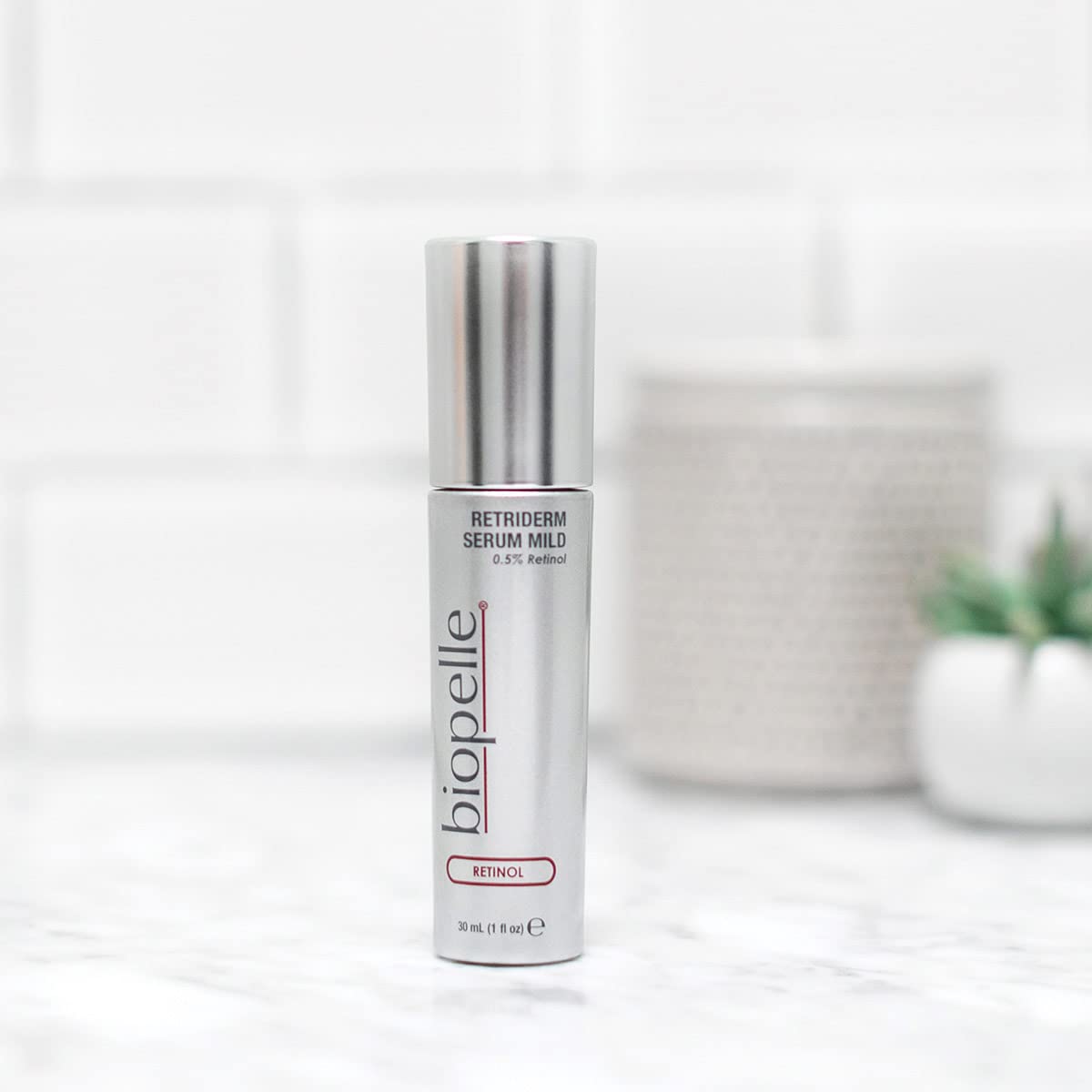 Biopelle Retriderm Serum Mild cream texture close-up for deep hydration.
