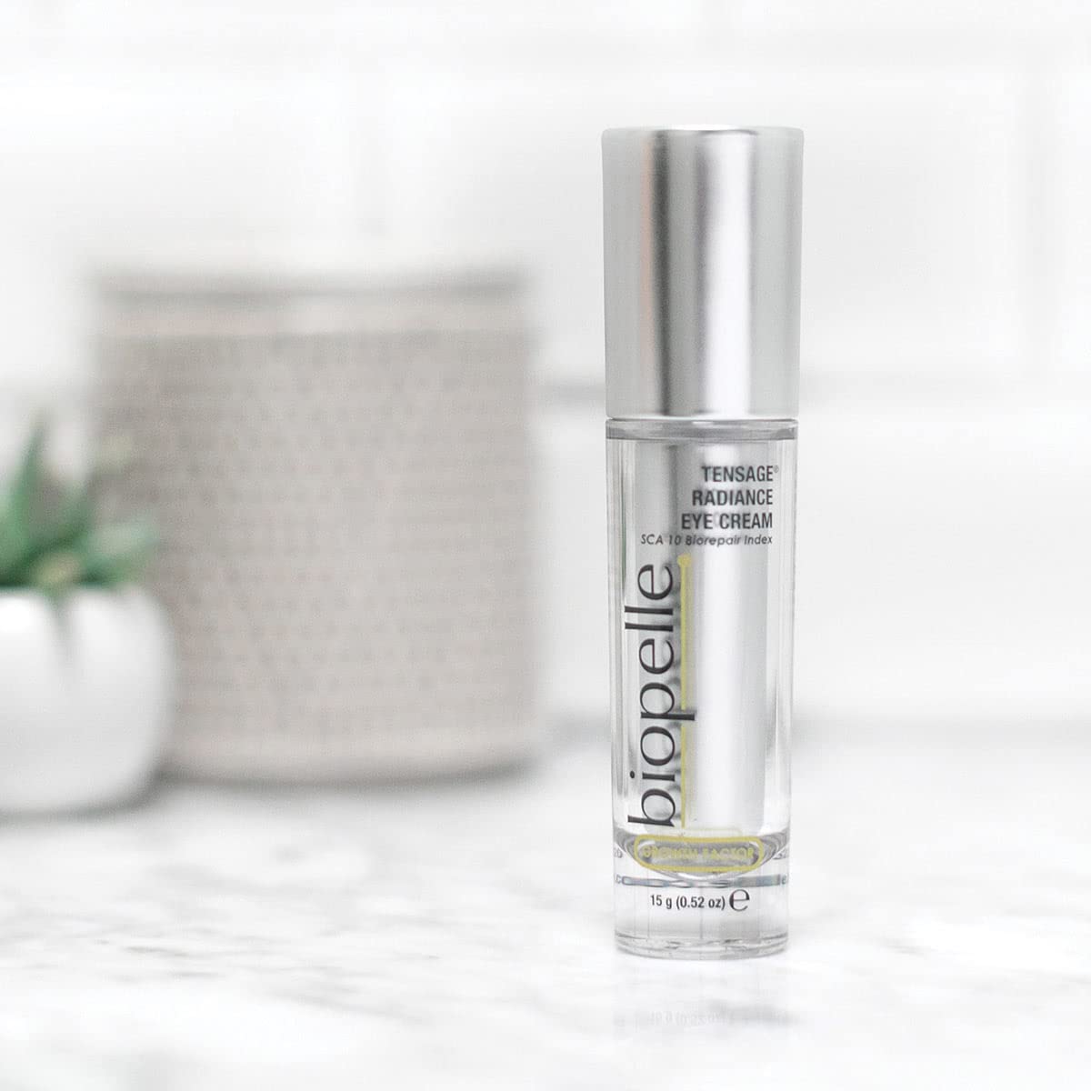 Ingredient icons highlight peptides and antioxidants in Biopelle formula