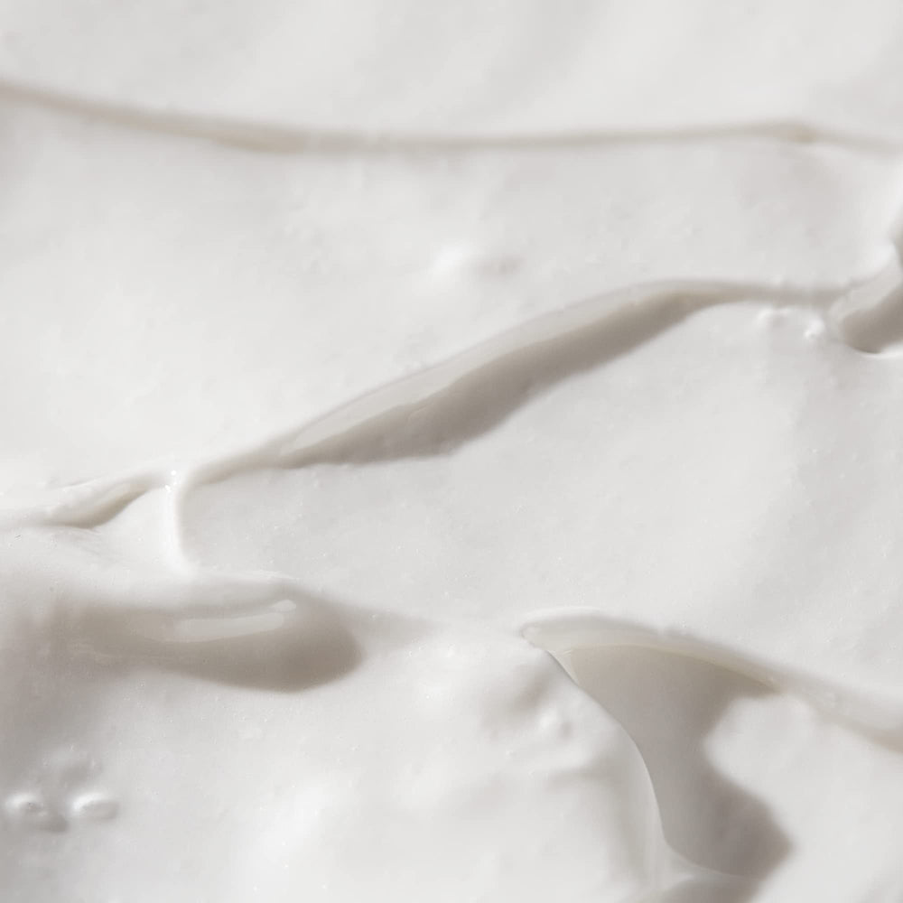 Smoothing effect focused on pores on the skin surface with BIOSSANCE serum.
