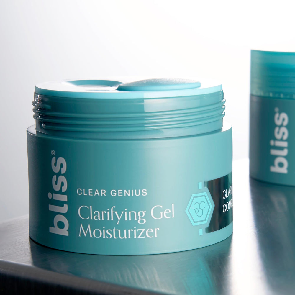 Salicylic acid focus image explaining gentle cleansing and pore clearing benefits