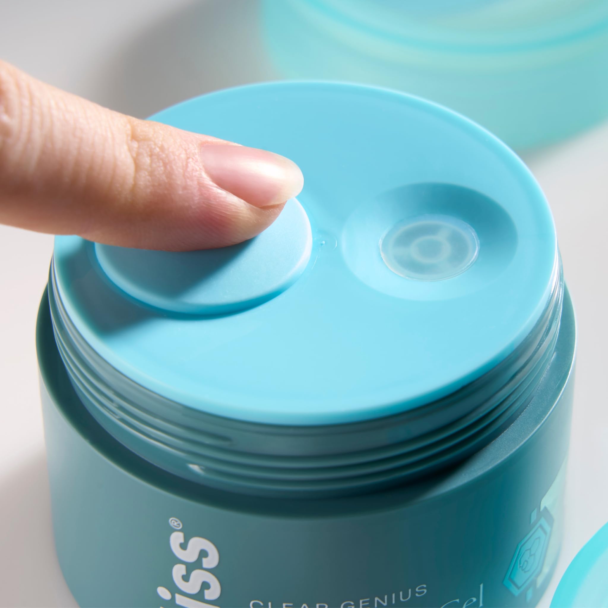 Witch hazel depiction showing toning and pore refinement in Bliss formula