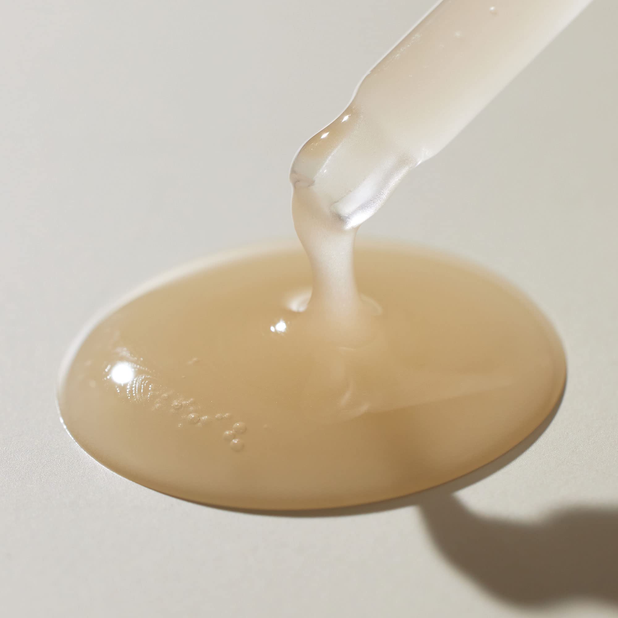 BLITHE serum on balanced skin surface hints shine control