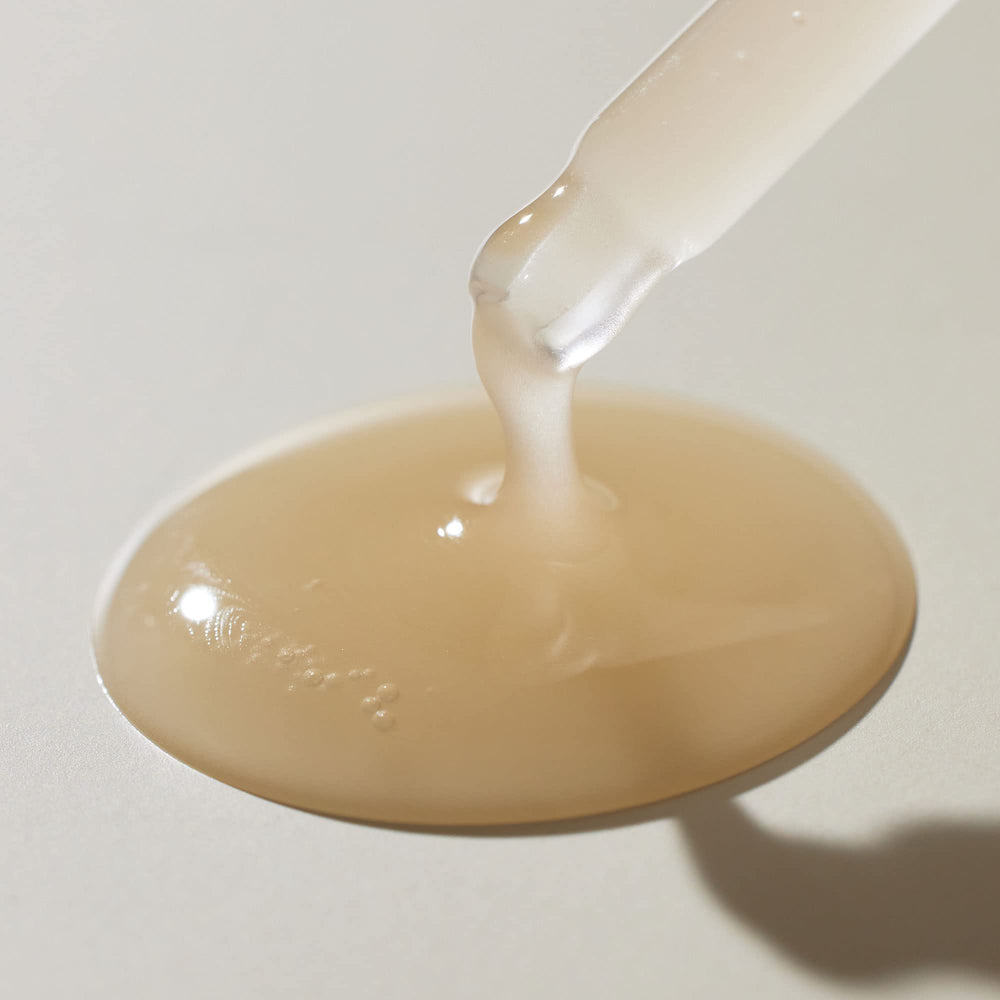 BLITHE serum on balanced skin surface hints shine control