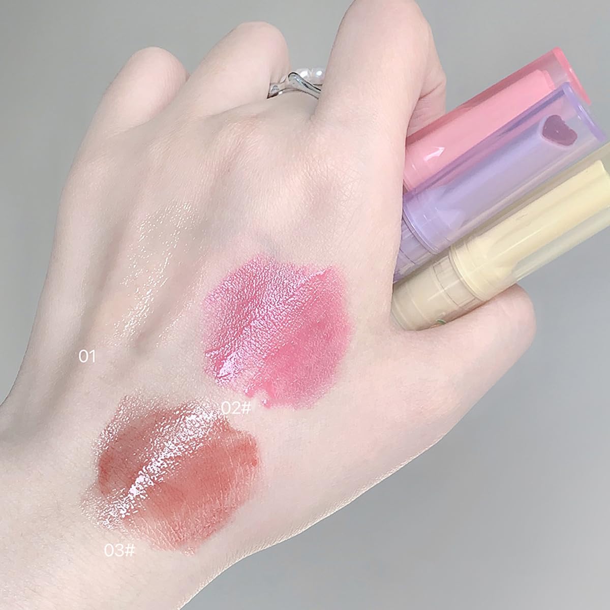 Blopuivo lip gloss features portable packaging for travel touch-ups