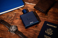 Blu Atlas Bountiful flacon detail with clear glass and refined engraving.