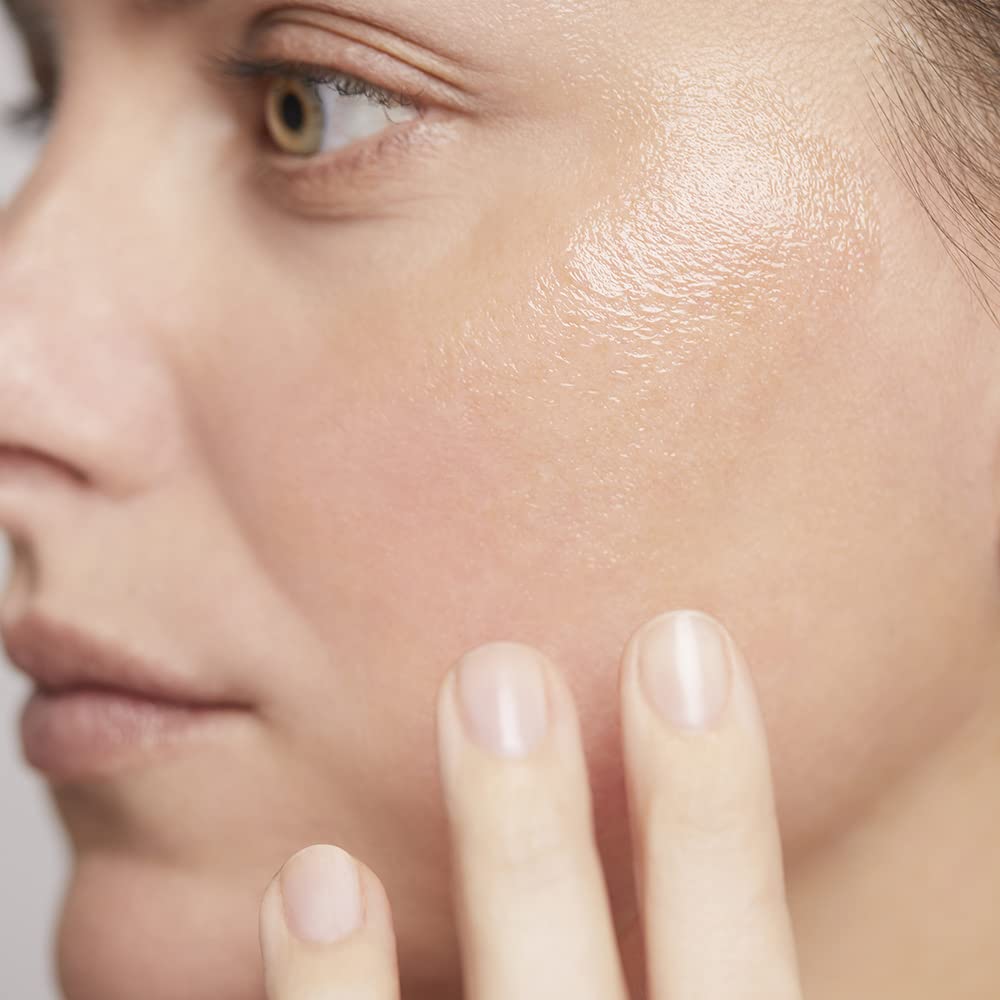 Blue Lagoon Algae Bioactive Concentrate radiance close-up hints at a smoother, luminous complexion