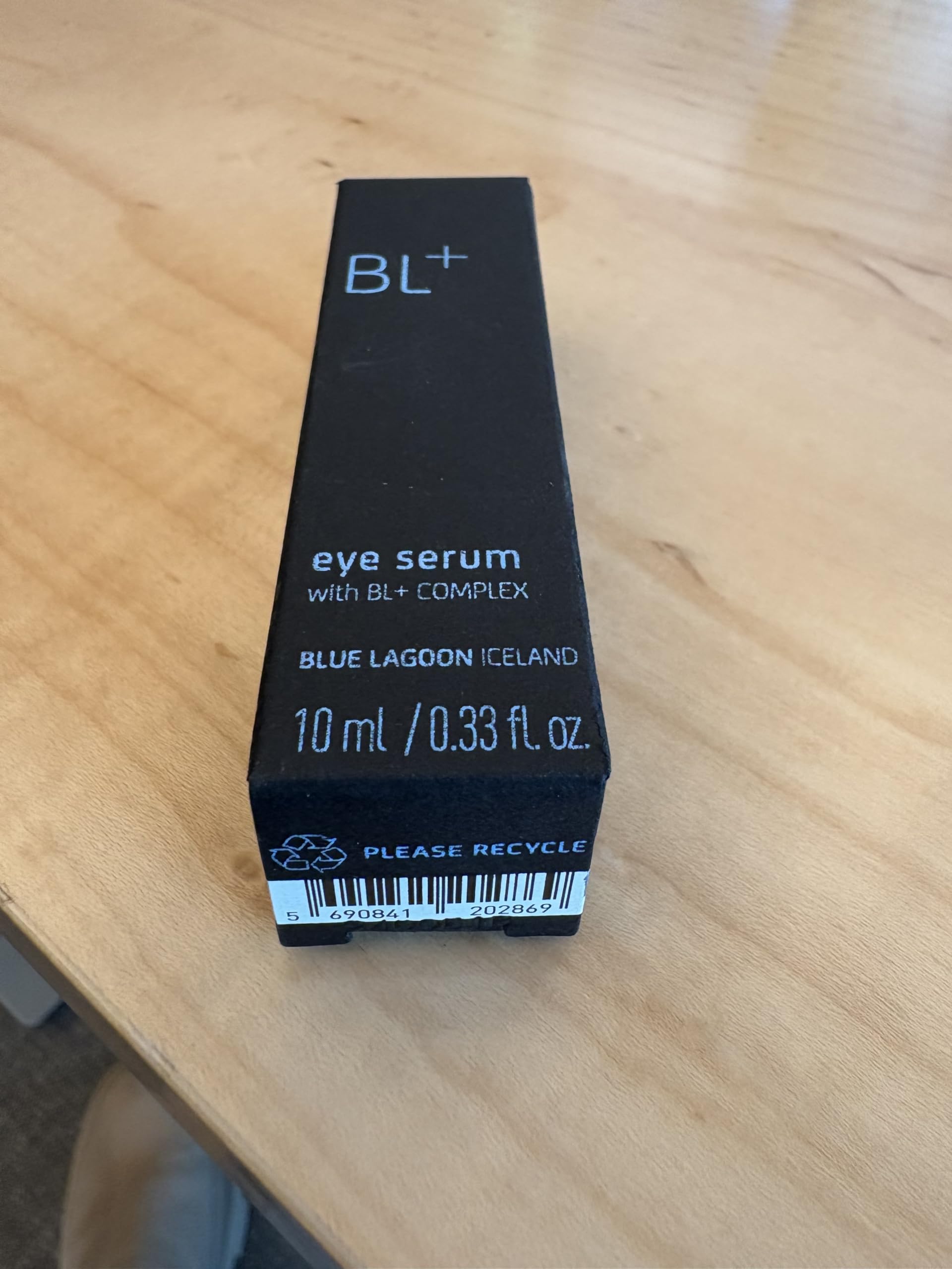 Blue Lagoon Eye Serum before after style shot under-eye area