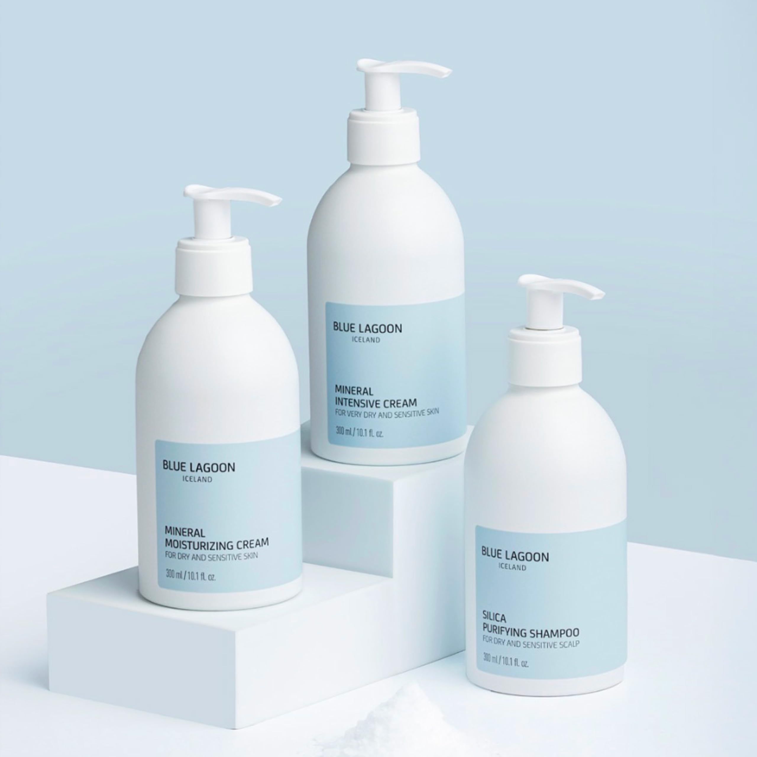 Blue Lagoon lightweight cream absorbs quickly for everyday moisturization.