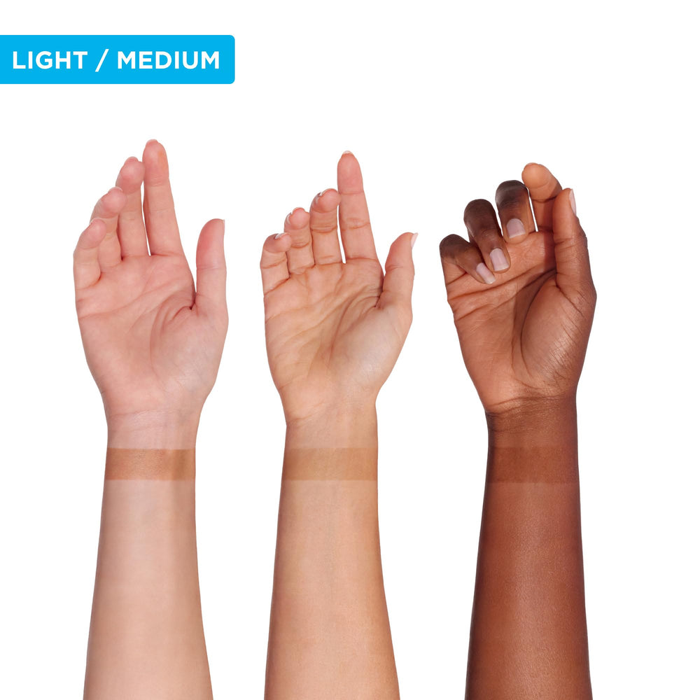 Bondi Sands double-sided application mitt prevents streaks and stained hands.