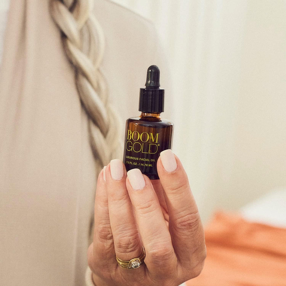 Boom Gold raspberry seed oil drop emphasizes antioxidant hydration on the skin.