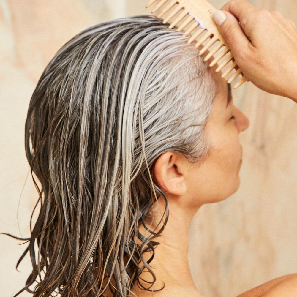 BOOM Silver Intensive Conditioner applied to hair ends for smoothing moisture