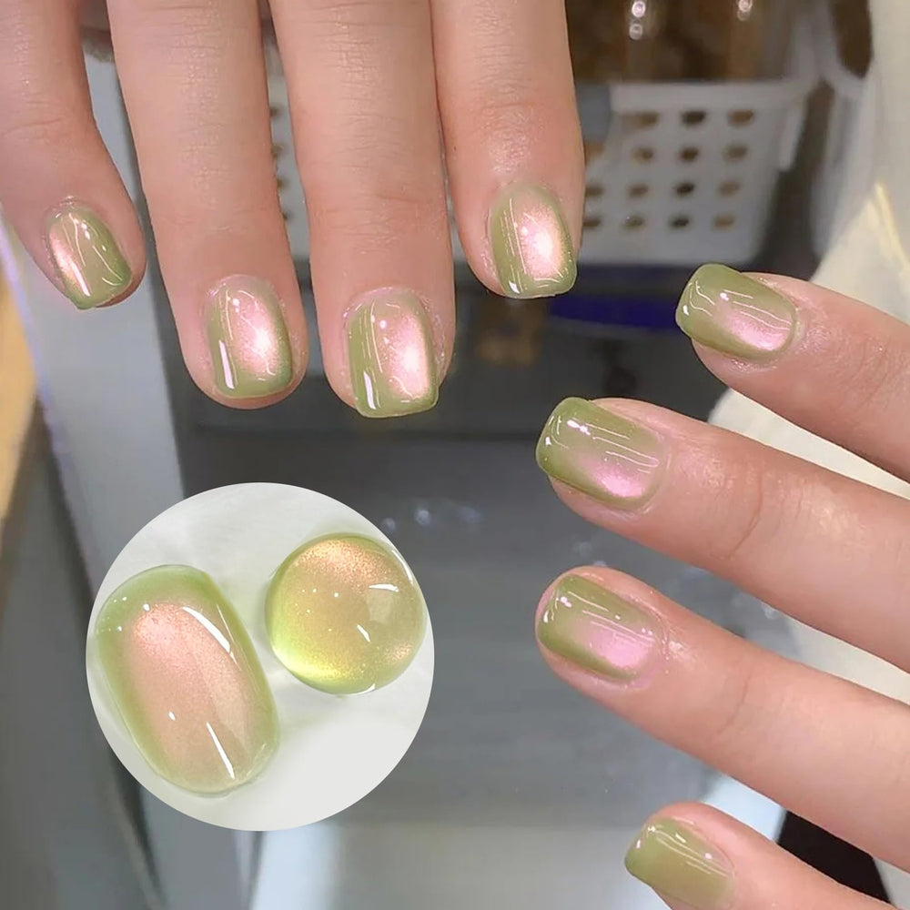 Bright pigment and magnetic effect for bold nail art possibilities.