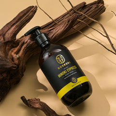 BOSKORI Hinoki pump closeup highlights easy dispensing for daily showers.